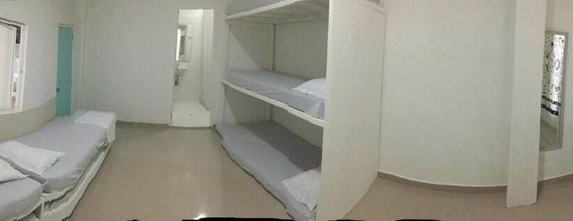 غرفة عائلية, La Puerta del Ángel Isla