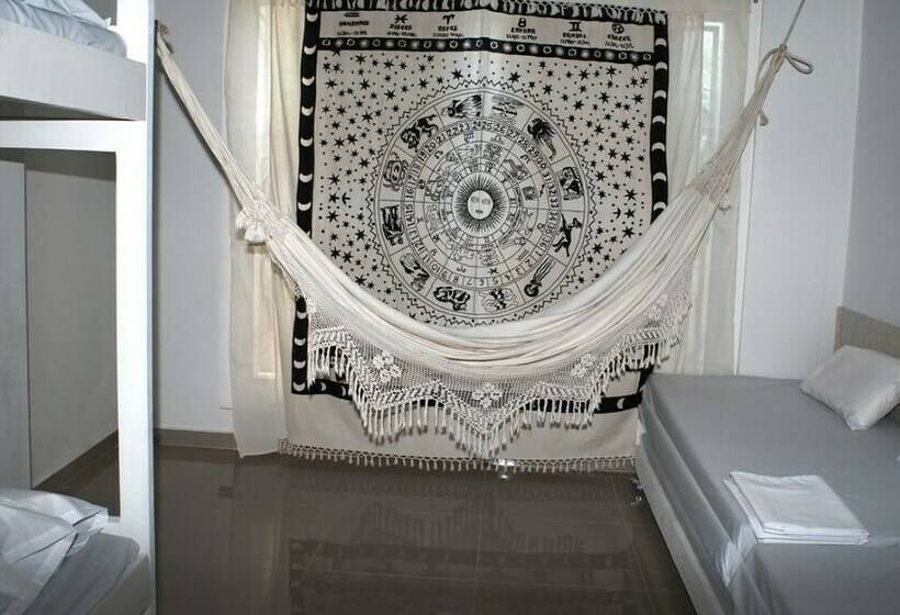 غرفة عائلية, La Puerta del Ángel Isla