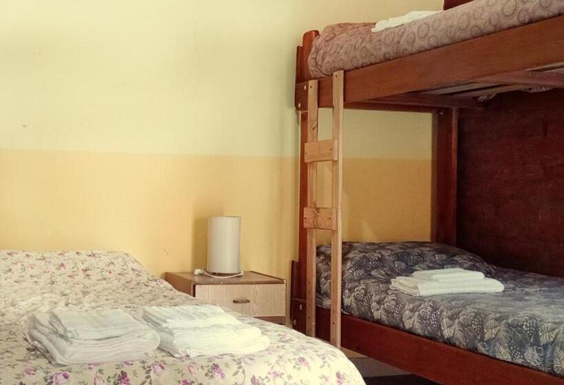 スタンダード4人部屋, Corinto Hostel