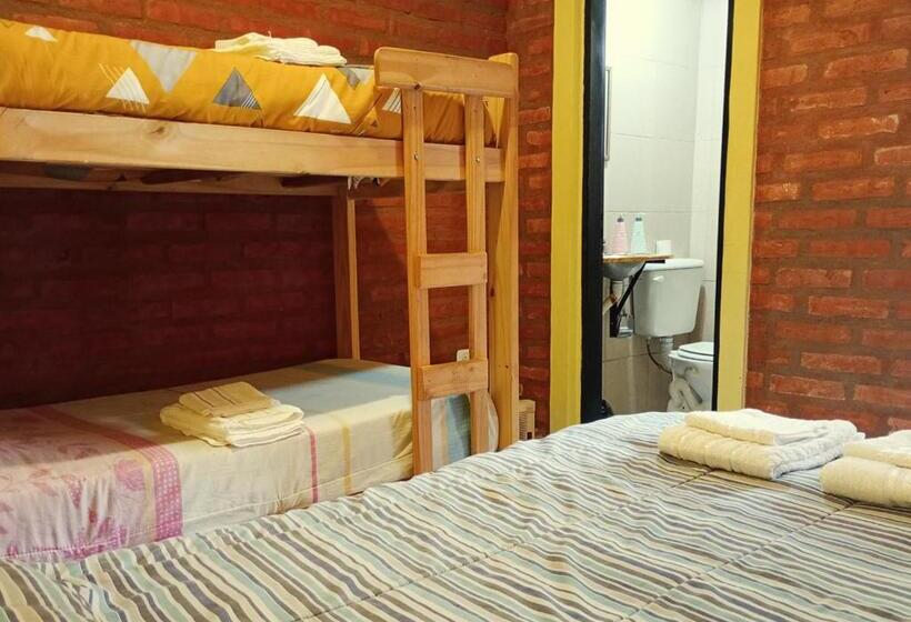 スタンダード4人部屋, Corinto Hostel