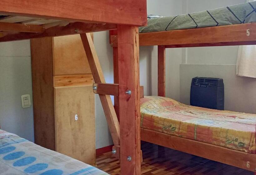 ルームシェアのワンベッド, Corinto Hostel