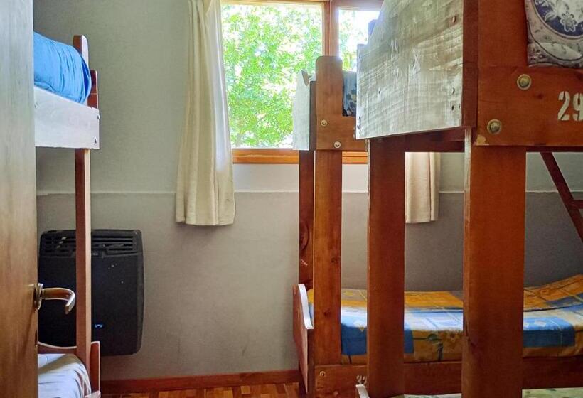 ルームシェアのワンベッド, Corinto Hostel