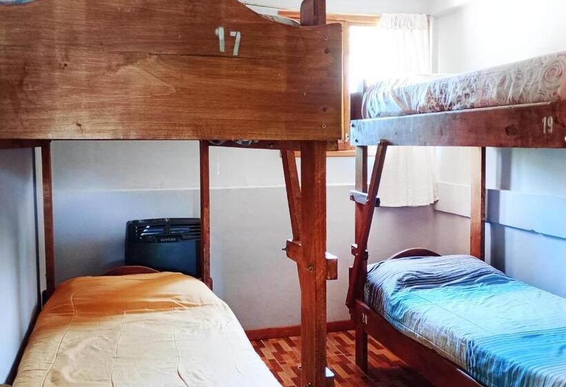 ルームシェアのワンベッド, Corinto Hostel