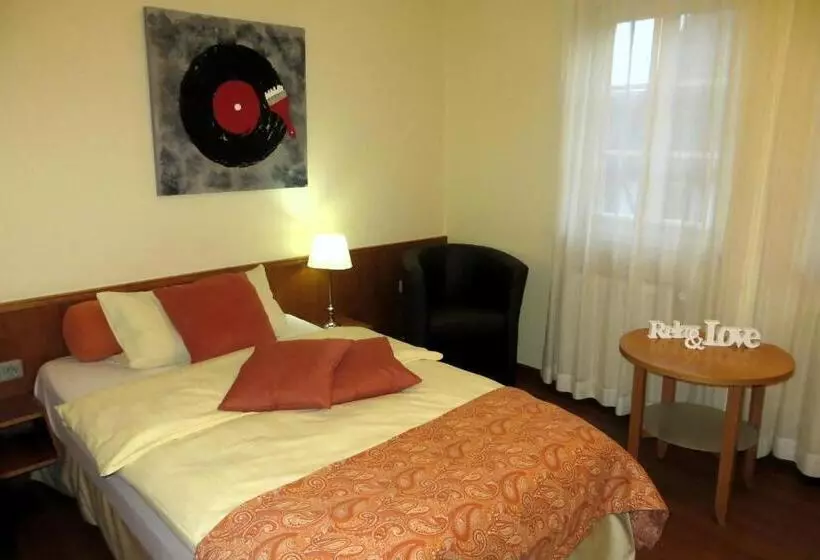 اتاق استاندارد یک نفره, Burghotel Münzenberg