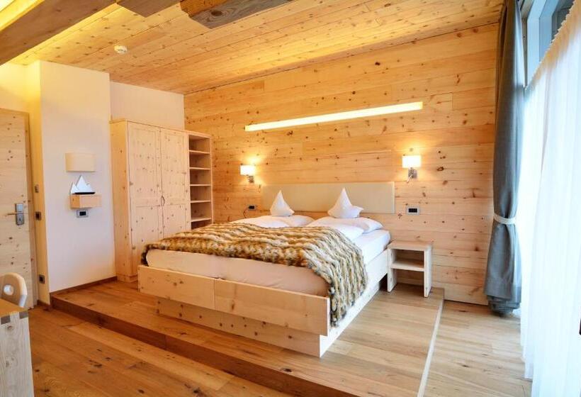 جناح جونيور, Chalet Elisabeth Dolomites Alpin & Charme