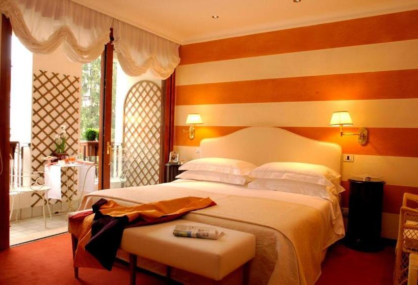 جناح جونيور, Charming Hotel Dei Chiostri