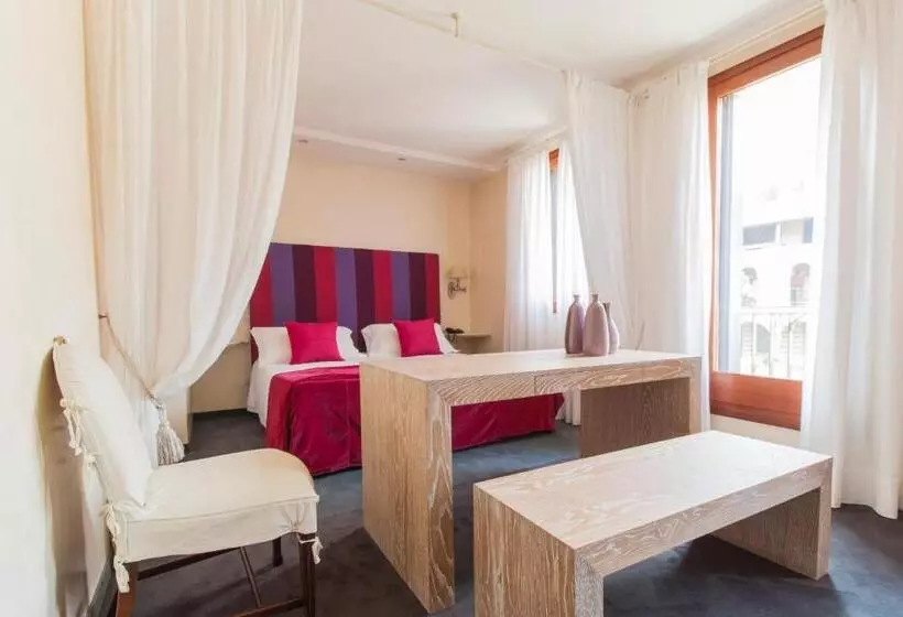 ジュニアスイート, Charming Hotel Dei Chiostri