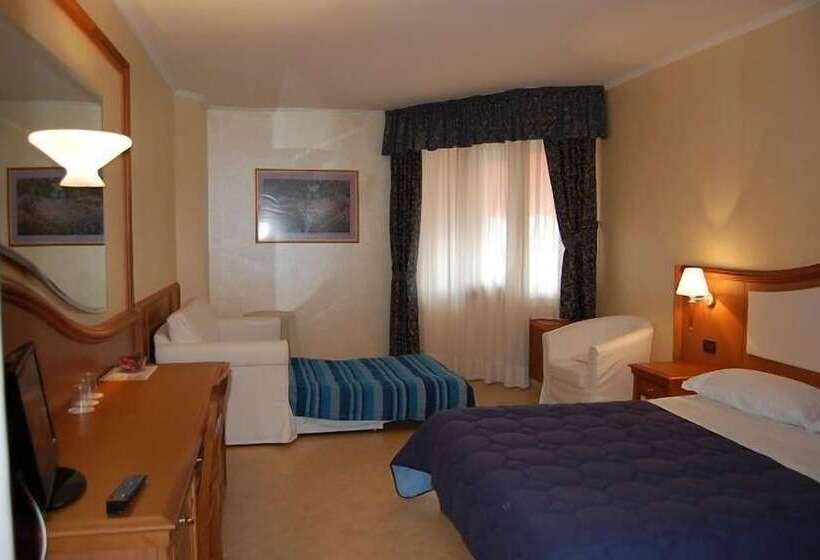 חדר סטנדרט לשלושה, Centrale