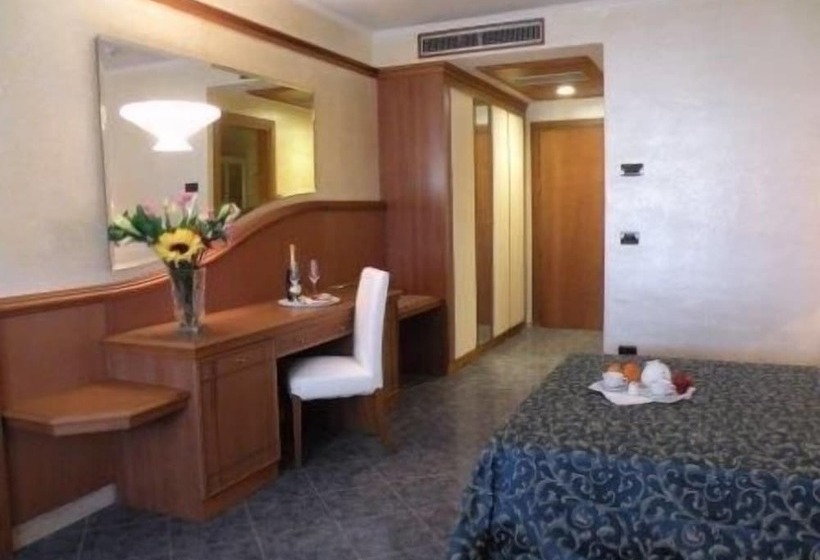 חדר סטנדרט לשלושה, Centrale