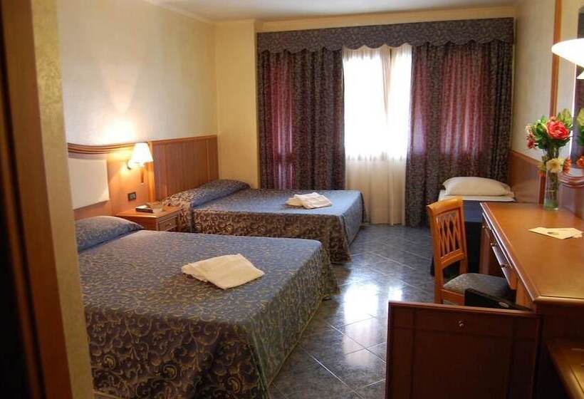 חדר סטנדרט לארבעה, Centrale