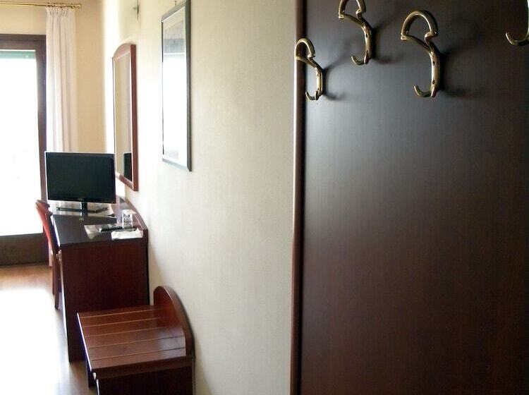 غرفة قياسية فردية, Corone