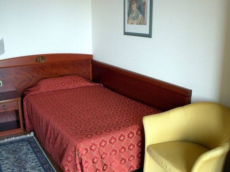 غرفة قياسية فردية, Corone