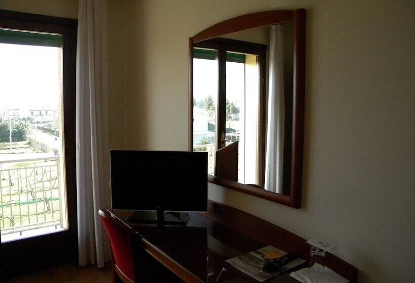 غرفة قياسية فردية, Corone