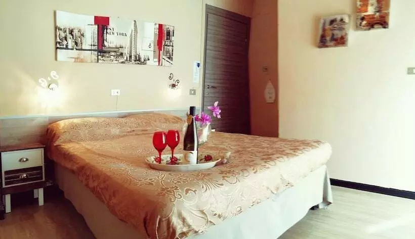 اتاق استاندارد, Eva La Romantica