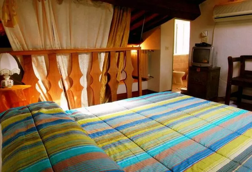 バルコニー付きデラックスルーム, Guest House Il Borgo Di Sempronio