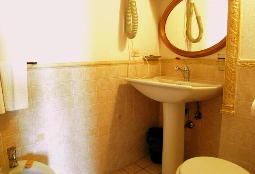 חדר דלוקס עם מרפסת, Guest House Il Borgo Di Sempronio