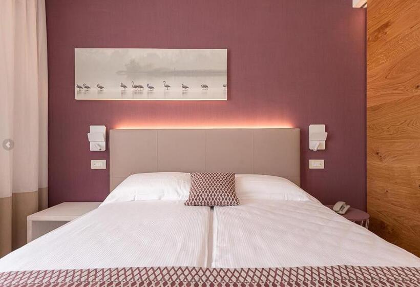 高级大房间, Junior Family