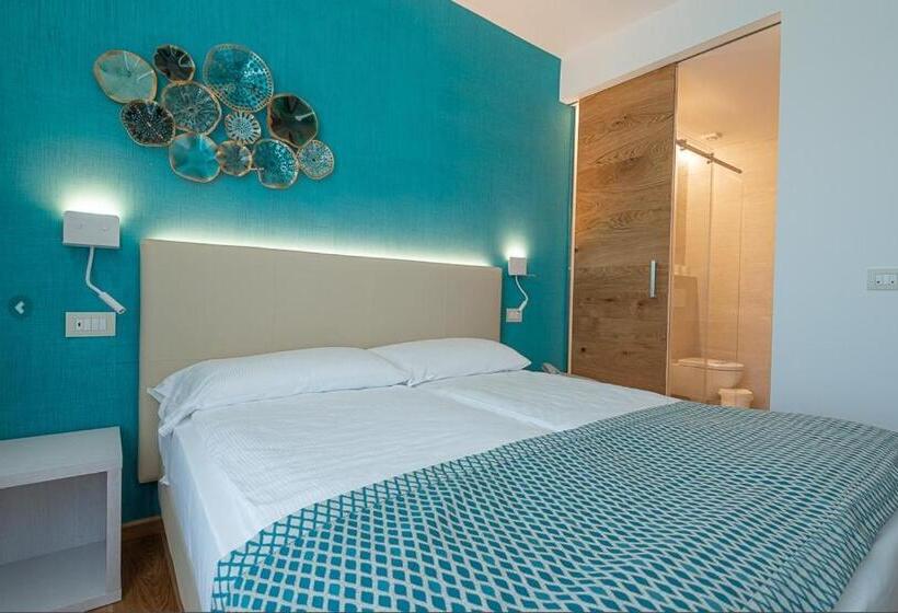 高级大房间, Junior Family