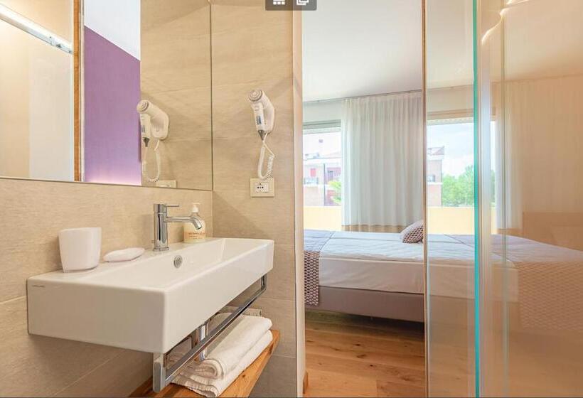 高级大房间, Junior Family