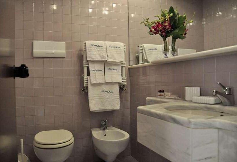 三人经典房间, Junior Family