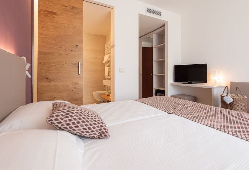 高级大房间, Junior Family