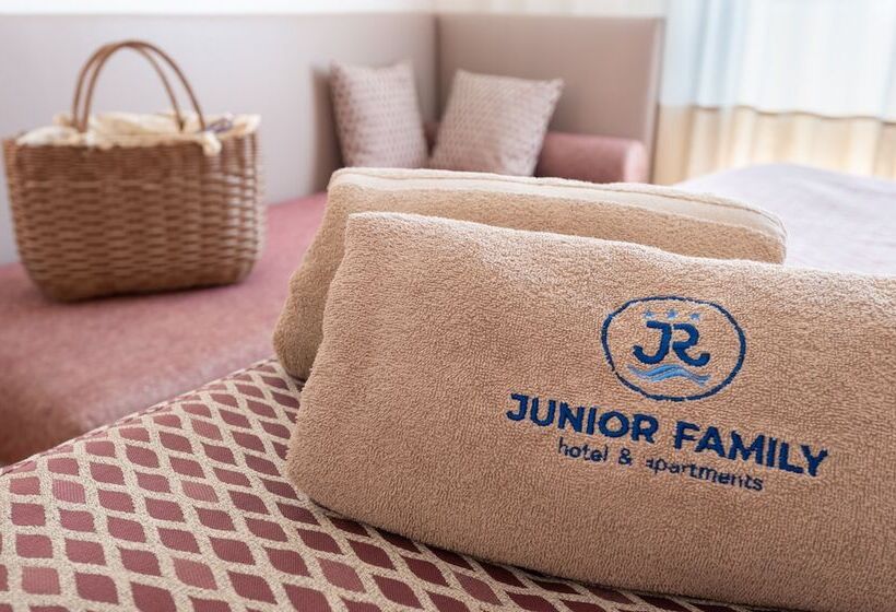 高级大房间, Junior Family