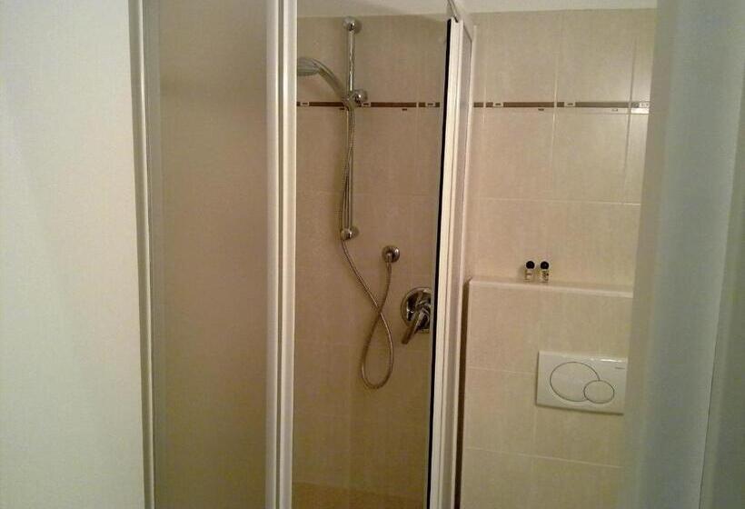 スタンダードルーム, Lauro