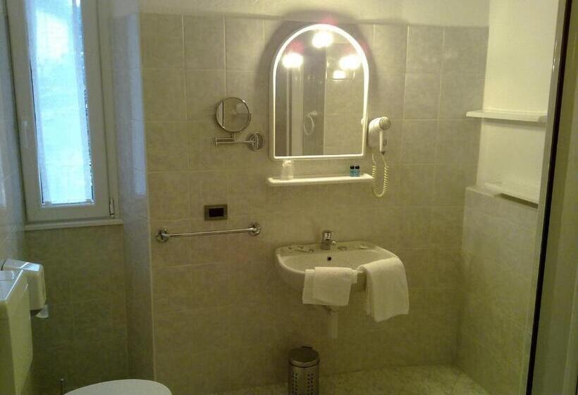 スタンダードルーム, Lauro