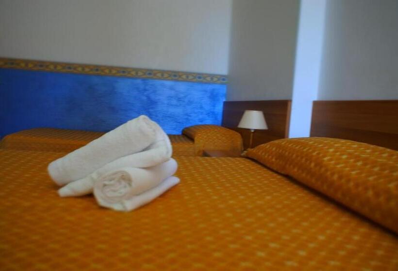 Четырехместный Номер Стандарт, Loreto