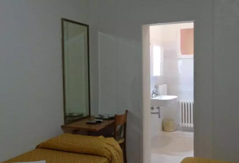 Economy Triple Room, Loreto