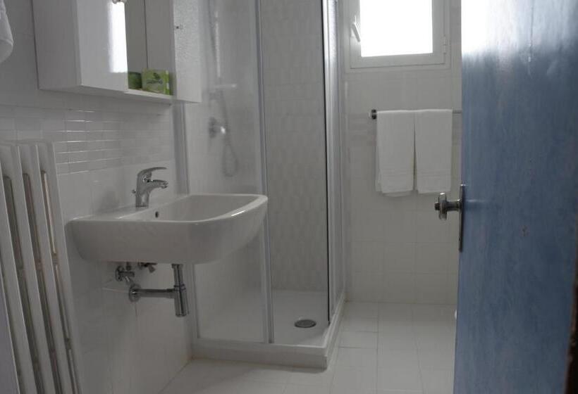 Economy Triple Room, Loreto