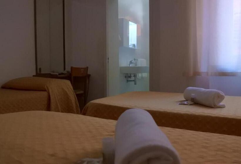 Трежместный Номер Economy, Loreto