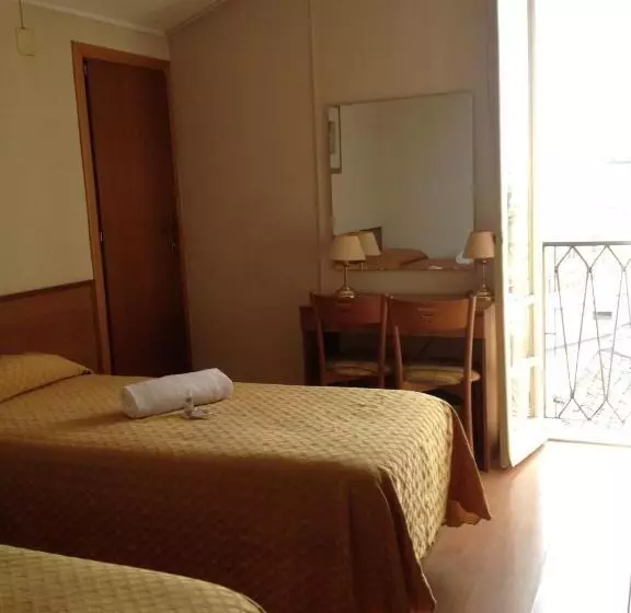 اتاق اکونومی, Loreto