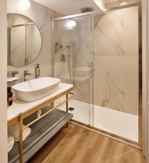 غرفة ديلوكس مطلة على البحيرة, Riva Palace