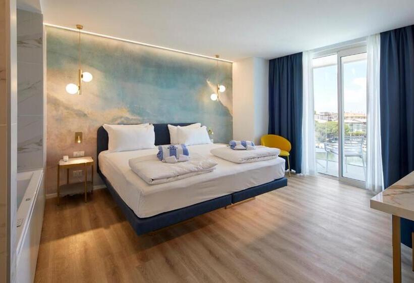 Suite with lake view, Riva Palace