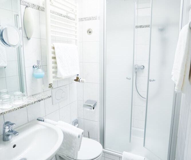 标准单人间, Sauer Garni