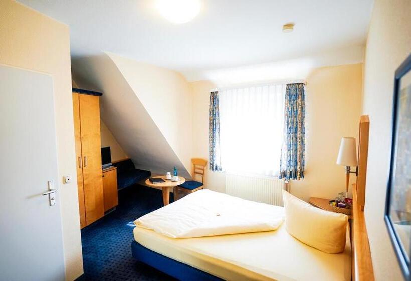 标准单人间, Sauer Garni