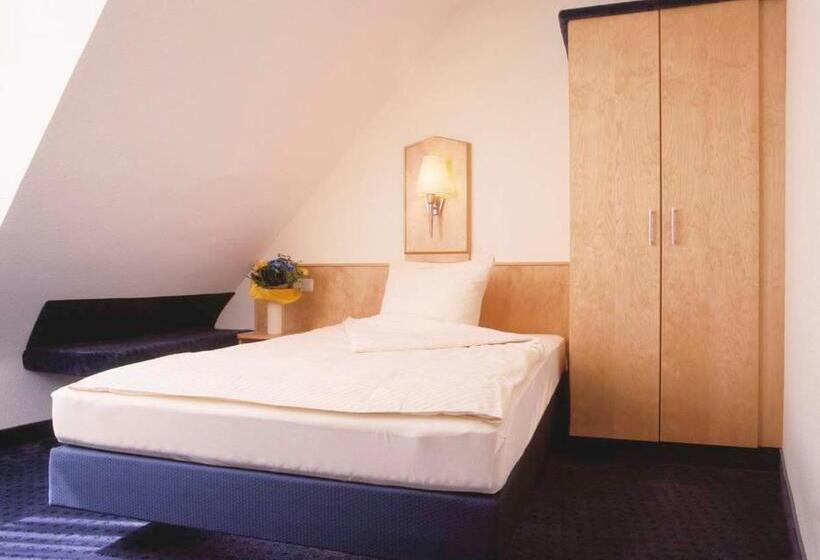 标准单人间, Sauer Garni