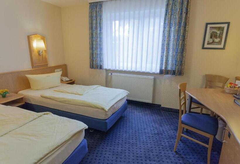 标准单人间, Sauer Garni