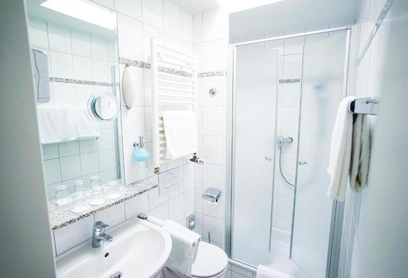 标准间, Sauer Garni