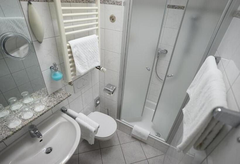 标准间, Sauer Garni