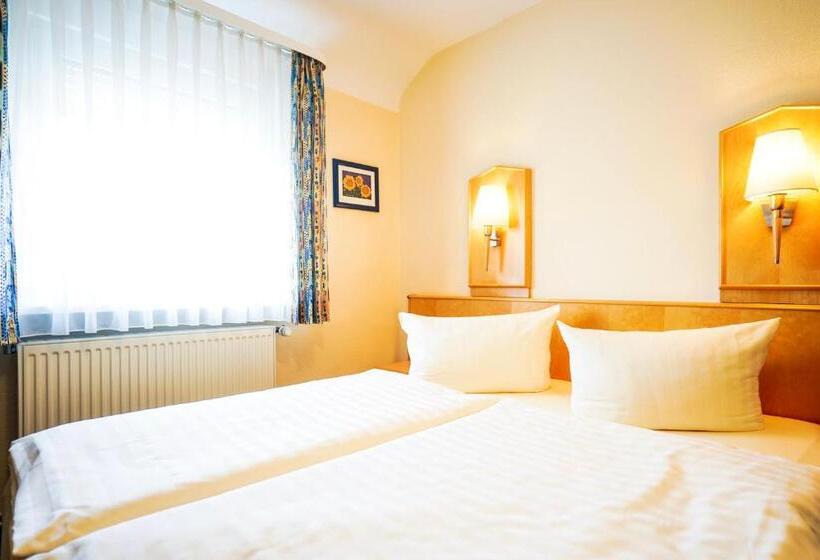 标准间, Sauer Garni