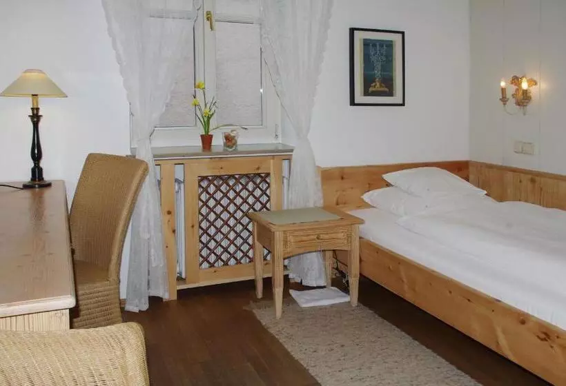 Standard Single Room, Seethaler