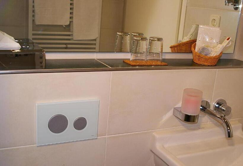 基本间, Seethaler