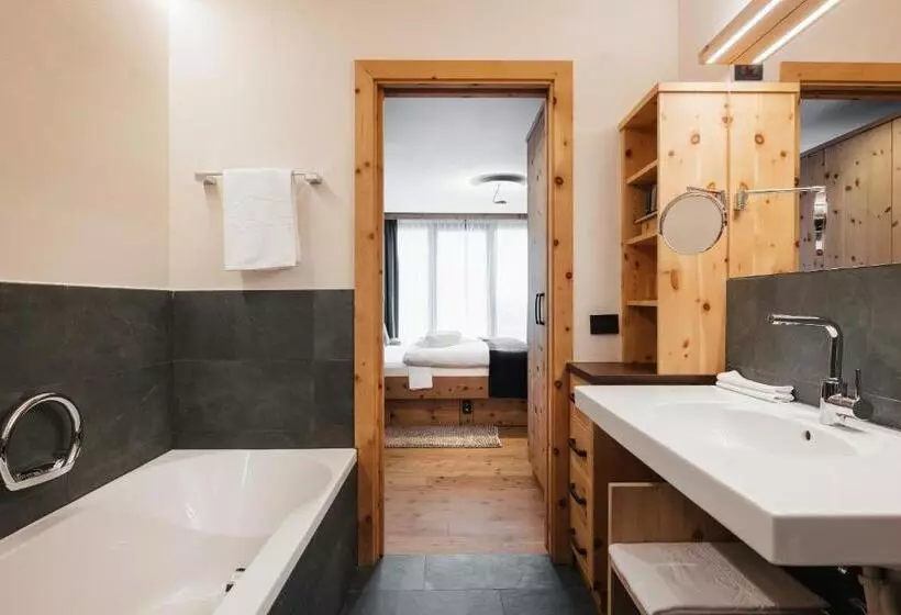 マウンテンビュースイート, Lagació Hotel Mountain Residence