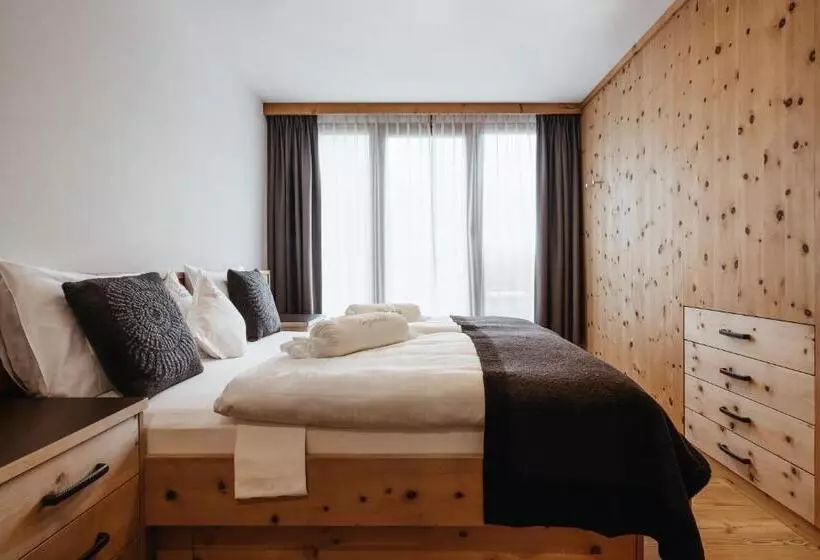 マウンテンビュースイート, Lagació Hotel Mountain Residence