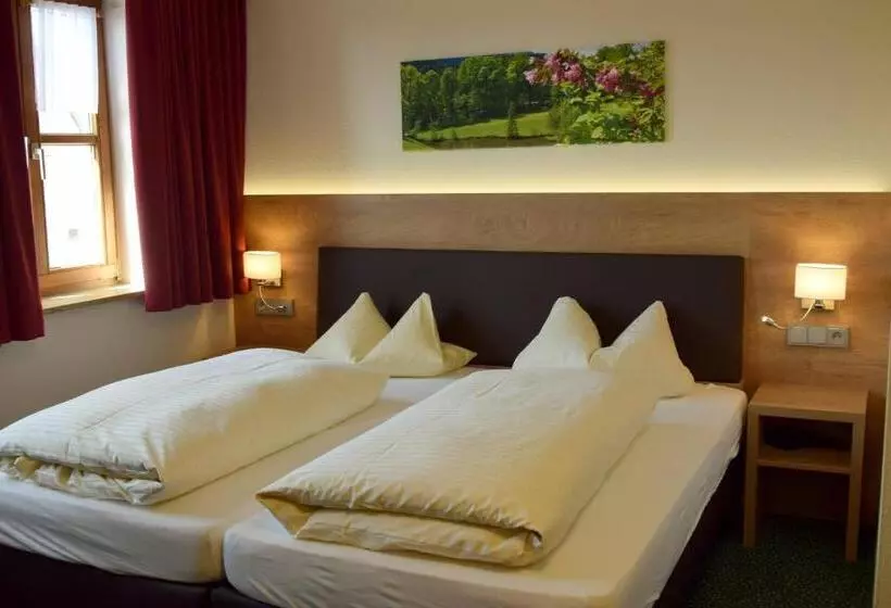 اتاق استاندارد چهار تخته, Gasthof Zum Löwen