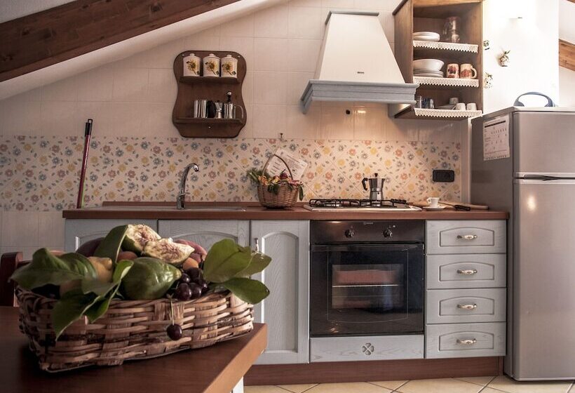 استودیوی استاندارد, Residenza D'epoca Tamara