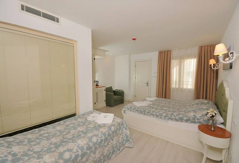 带泳池的标准三人间, Giritlim Butik Otel