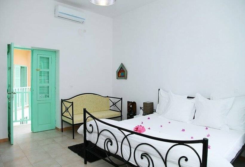 اتاق استاندارد, Madou Goree